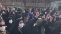 Iranian Teachers Demand Better Pay In 'Power Of The Pen' Protest
