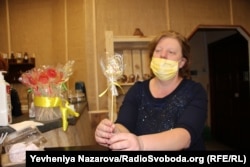 Ірина Колебанова робить крафтові солодощі. Допомогає їй у цьому чоловік-ветеран