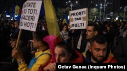 Protestul de sâmbătă a dublat mesajele împotriva restricțiilor și vaccinării de unul mai general, față de clasa politică.