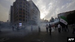 Участники столкновений в Бейруте, поддерживающие сирийскую оппозицию