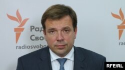 Наразі, за словами Миколи Скорика, перемови між двома політичними силами не ведуться