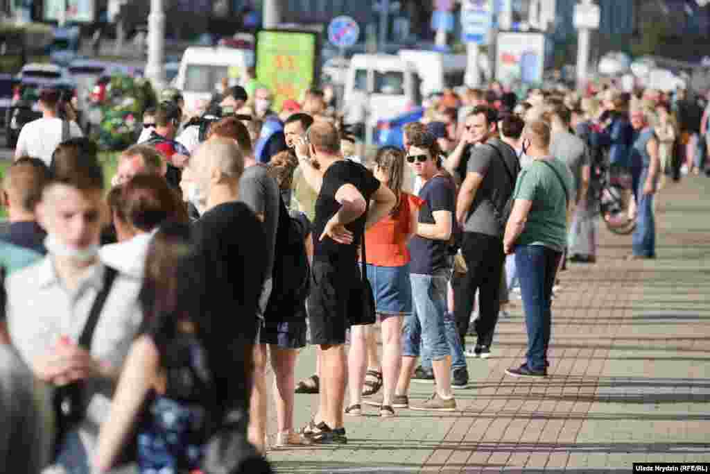 Ланцюг солідарності із затриманими в Білорусі. Мінськ, 19 червня 2020 року
