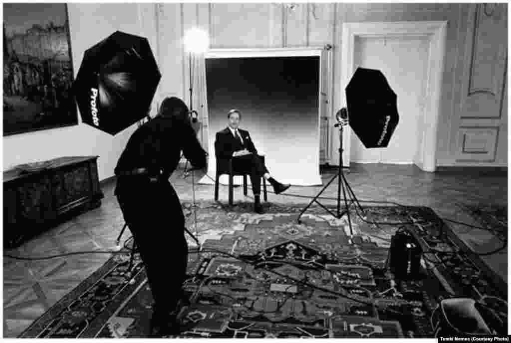 Václav Havel la o ședință foto pentru un portret oficial de președinte al Cehoslovaciei 1992.