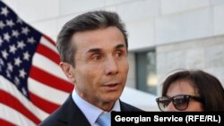 По положению на сегодня у партии власти явно больше шансов. Поэтому сейчас наиболее интересен именно этот сценарий: примет ли оппозиция поражение, и если нет, к чему это приведет?