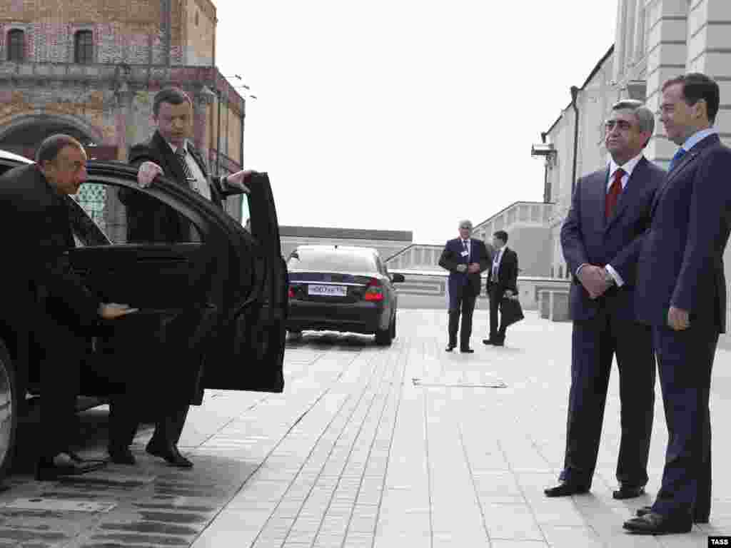 Россия -- Трехсторонняя встреча президентов России, Армении и  Азербайджана в Казани, 24 июня 2011