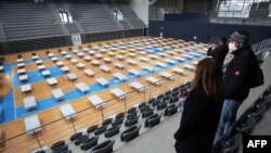 ხორვატიის ქალაქ ოსიეკის სპორტული დარბაზი, რომელიც COVID-19-ით დაავადებულთა სამკურნალო ცენტრად გადაკეთდა. 