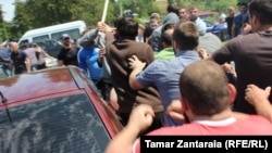 Законопроект подразумевает уголовное преследование тех лиц, которые прибегнут к насилию или к угрозам в ходе предвыборной агитации на избирательных участках и прилегающих к ним территориях