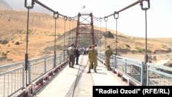 Мост, связывающий таджикский район Шамсиддин Шохин с афганским уездом Хохон