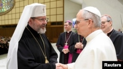 Голова УГКЦ Святослав (ліворуч) на зустрічі з папою Римським Левом, Ватикан, 14 травня 2025 року