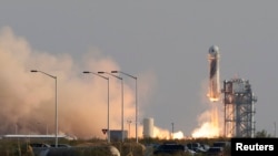 Лансирањето на капсулата во која се милијардерот Џеф Безос и тројца членови на екипажот, 20.07.2021