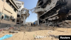 Ruševine uništene bolnice Al Shifa tokom inspekcije Svjetske zdravstvene organizacije u gradu Gaza, 6. aprila 2024.