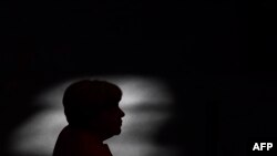 Silueta Angele Merkel tokom obraćanja Bundestagu 7. septembra 2016.