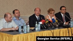 На сегодняшней пресс-конференции адвокаты, представляющие интересы иностранных акционеров «Карту групп», неоднократно повторяли, что Бидзина Иванишвили к этому акционерному обществу никакого отношения не имеет