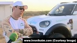 Президент Туркменистана со своим спортивным автомобилем (иллюстрация)   