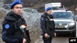 Pripadnici KFOR na graničnom prelazu između Srbije i Kosova