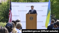 Володимир Зеленський під час виступу в Стенфордському університеті