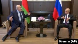 Востаннє Путін і Лукашенко зустрічалися віч-на-віч у середині вересня, також у Сочі, коли Білорусь отримала 1,5 мільярда доларів позики для своєї економіки 
