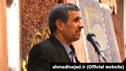 محمود احمدی‌نژاد در مشهد گفته است که ثروت مدیران دولت او «یک صدم یک نفر از افراد دولت جدید نمی‌شود».