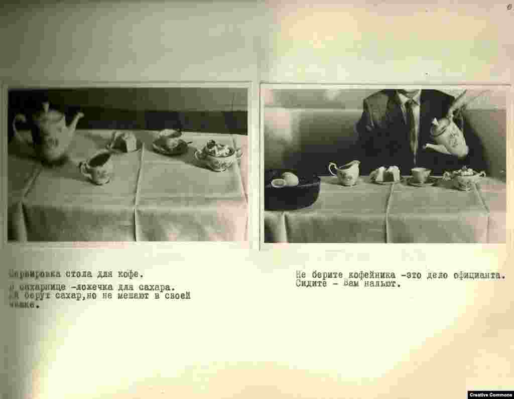 Postavljanje stola za služenje kafe: Kašičica za šećer je u posudi za šećer, ali njome nemojte miješati kafu u šoljici. &nbsp; Ne dirajte džezvu ili posudu za kafu &ndash; to je posao konobara. Sjedite &ndash; oni će vam nasuti piće.