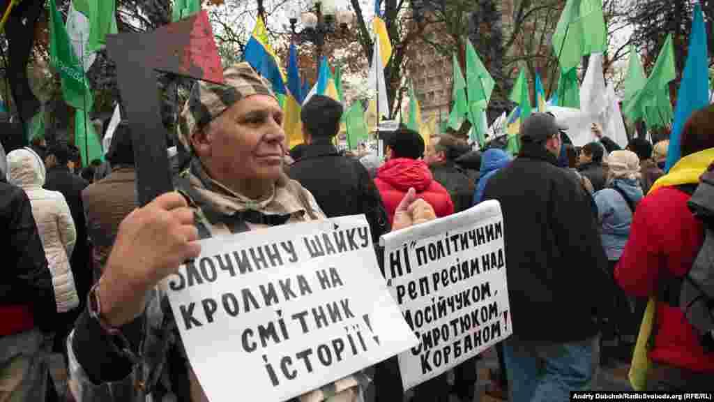 Учасник мітингу &laquo;Укропу&raquo; виступає проти політичних репресій