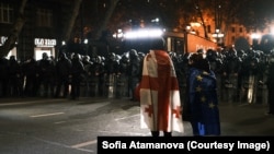 
У Євросоюзі нагадують, що після протестів понад 400 людей були затримані, понад 300, як повідомляється, постраждали від насильства