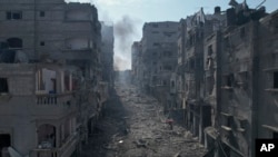 Një pamje e rrënojave të ndërtesave të goditura nga bombardimet izraelite në Xhabalia, Rripi i Gazës, 11 tetor 2023.