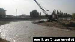 Өзбекстандагы каналдардын бири. Иллюстрациялык сүрөт.