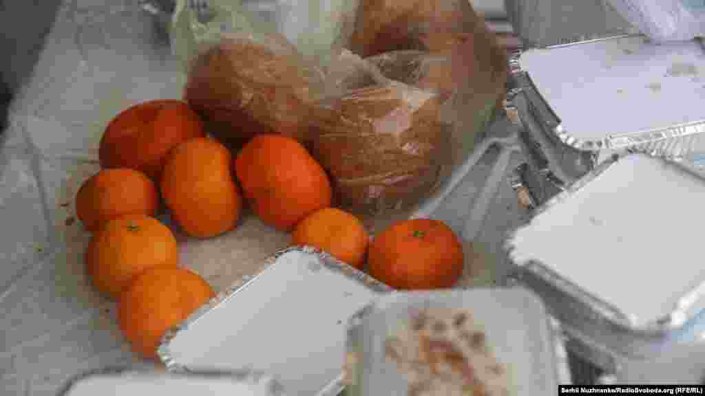 Через карантинні обмеження традиційний різдвяний обід замінили на святкові ланчбокси з гарячим меню.