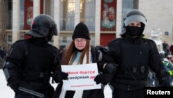 А.Навальныйга боштондук талап кылгандардын жүрүшүндө. Санкт-Петербург. 31-январь, 2021-жыл.