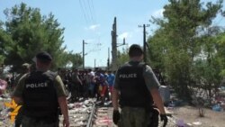 Migrantët hyjnë në Maqedoni