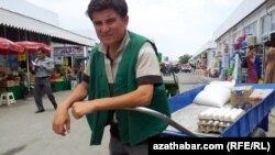 На базаре, Туркменистан 