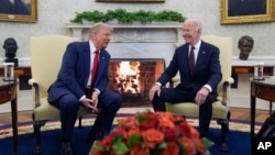 Зустріч чинного президента США Байдена і нового обраного президента Трампа в Овальному кабінеті Білого дому. Вашингтон, 13 листопада 2024 року