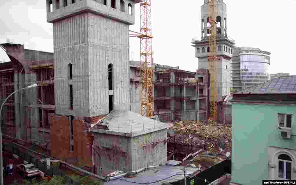 Символично, что мечеть снесли 11 сентября 2011 года.