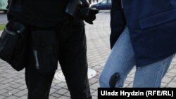 Поранення у ногу під час розгону мирної акції протесту у Мінську. Білорусь, 10 серпня 2020 року