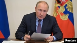 Grație alegerilor parlamentare din 17-19 septembrie, Vladimir Putin și-a asigurat o majoritatea necesară pentru eliminarea numărului maxim de mandate prezidențiale. În acest fel, va putea să candideze pentru un nou mandat în 2024. Vladimir Putin se află la putere din 2000.