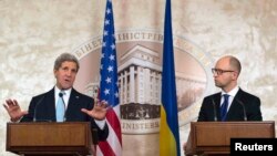 Жон Керри жана Арсений Яценюк. Киев, 5-февраль, 2015-жыл. 