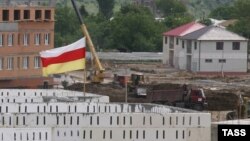 Во время одного из визитов помощника президента России был озвучен план по строительству обновленной гостиницы в центре Цхинвала