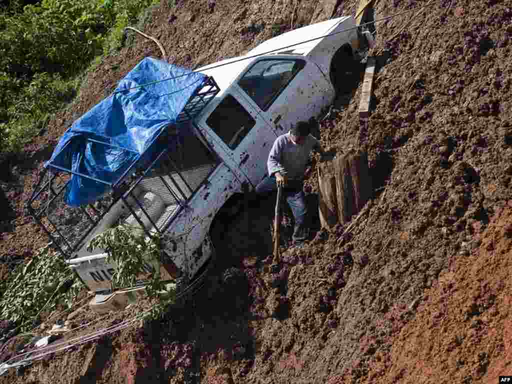 Мексико - лизгање на земјиштето