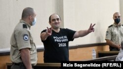 Руруа после приговора на своей странице Facebook написал: «Друзья, держитесь бодро и будьте спокойны, правда всегда найдет свой путь!» 