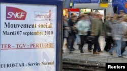 “Если вы решили поехать во Францию поездом, то выбрали неудачный день”, - гласит объявление на интернет-сайте Национальной железнодорожной корпорации Франции "SNCF"