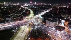 'Ne želimo da se igraju sa nama': Hiljade na protestu u Beogradu, dok vlast najavljuje ispunjenje zahteva