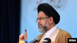  محمود علوی، وزیر اطلاعات ایران،پس از ثبت نام در انتخابات خبرگان رهبری