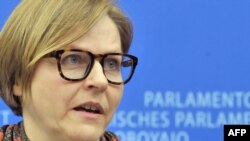 Евродепутаты намерены добиться, чтобы вопрос о бесланской трагедии попал в повестку дня осеннего саммита Россия – ЕС