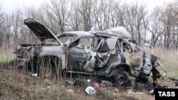 Автомобиль Спецмиссии ОБСЕ после взрыва на Луганщине, 23 апреля 2017 года