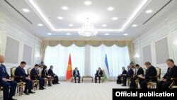 Государственный визит Алмазбека Атамбаева в Узбекистан. Ташкент. 5 октября 2017 года.