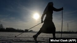 Особливо мальовничими з кольоровим сніговим покриттям виглядають лижні траси й зимові санаторії в горах, пишуть чеські ЗМІ