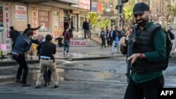 از سه ماه پیش که در ترکیه وضعیت اضطراری اعلام شده، بیش از ۳۵ هزار نفر در بخش‌های مختلف این کشور دستگیر شده‌اند.