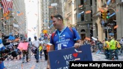 La New York, în iulie, a avut loc o paradă în onoarea angajaților din sistemul saniar, SUA, 7 iulie 2021.