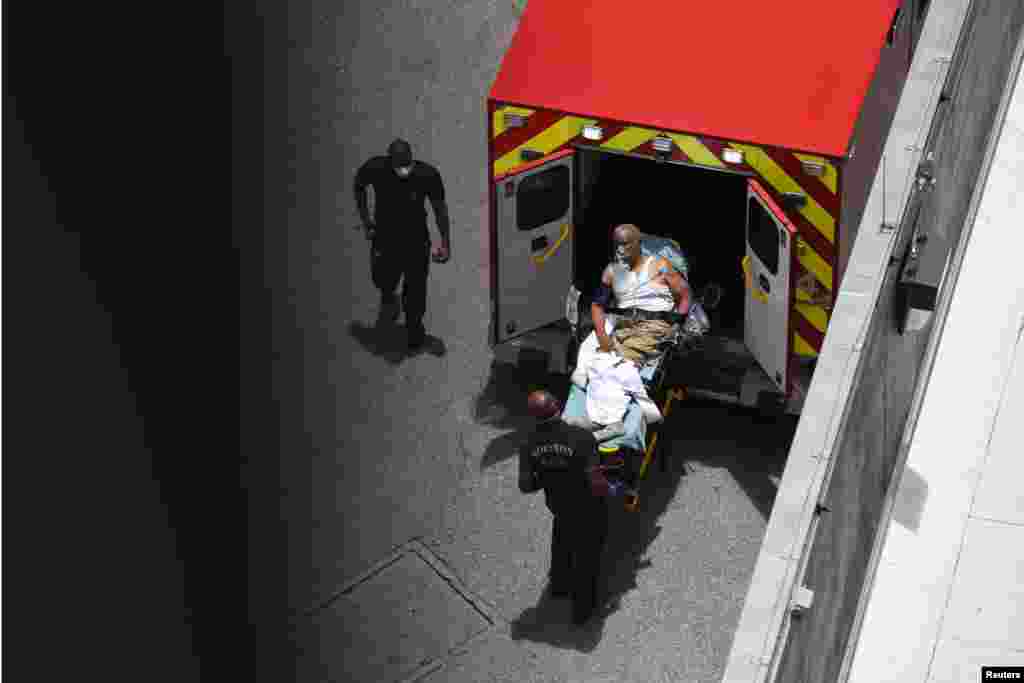 Пациент в Хьюстонской больнице скорой помощи. Хьюстон, штат Техас