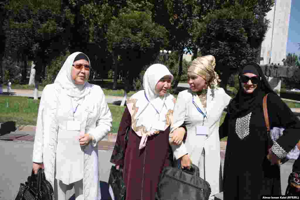 Представительницы женских мусульманских организаций